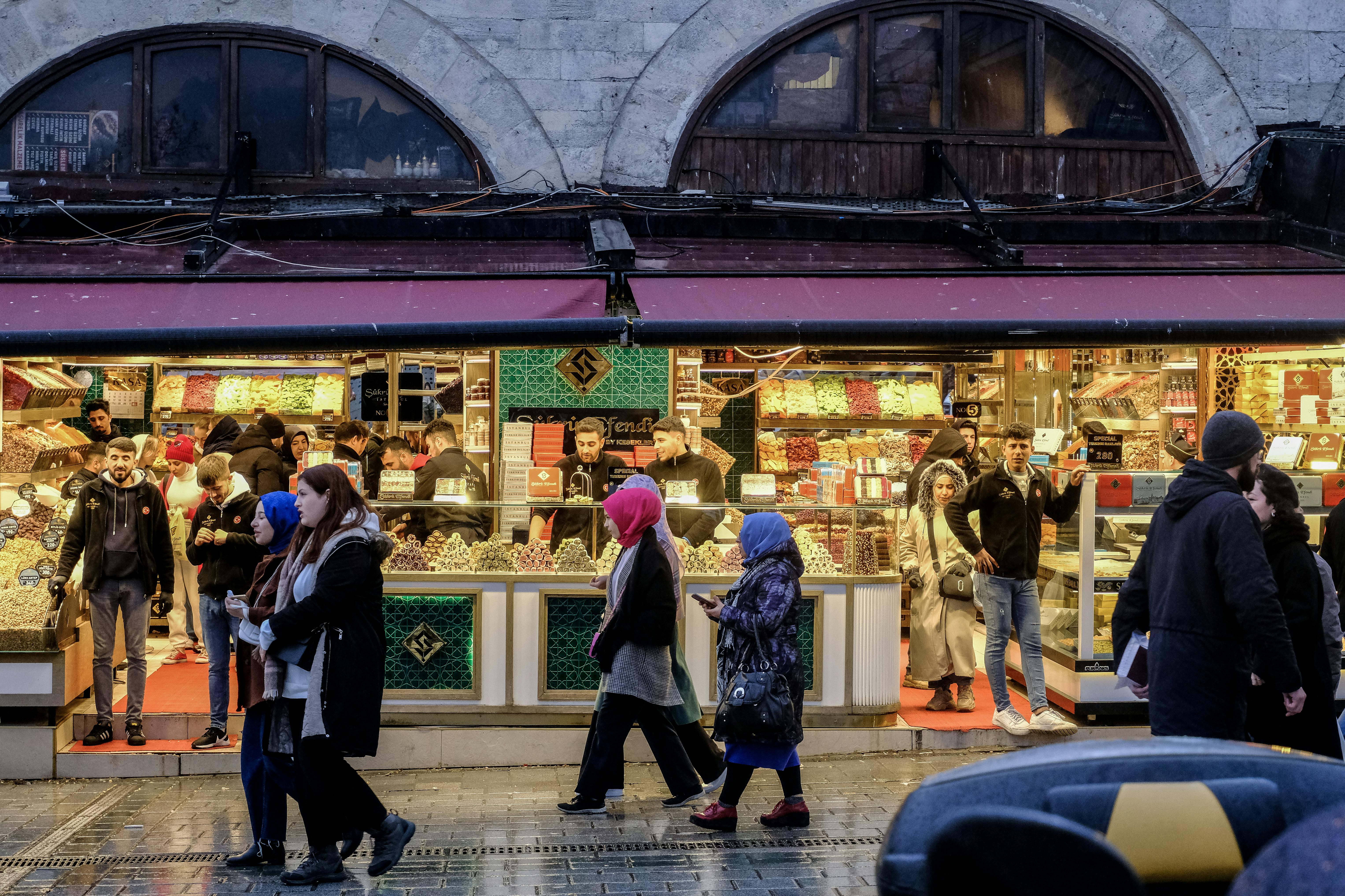 Turecki bazar – uliczny handel i klimat zakupów